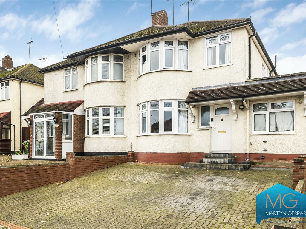 4 bed semidetached house for sale in Gallants Farm Road, East