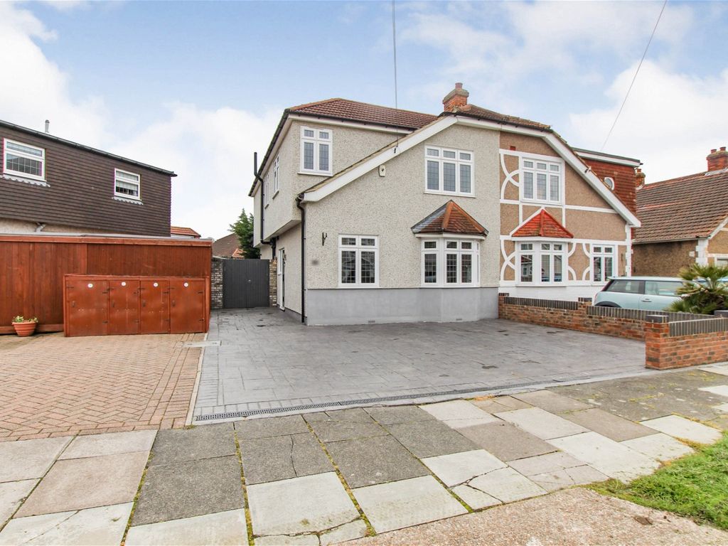 4 bed semidetached house for sale in Elmcroft Avenue, Blackfen, Sidcup