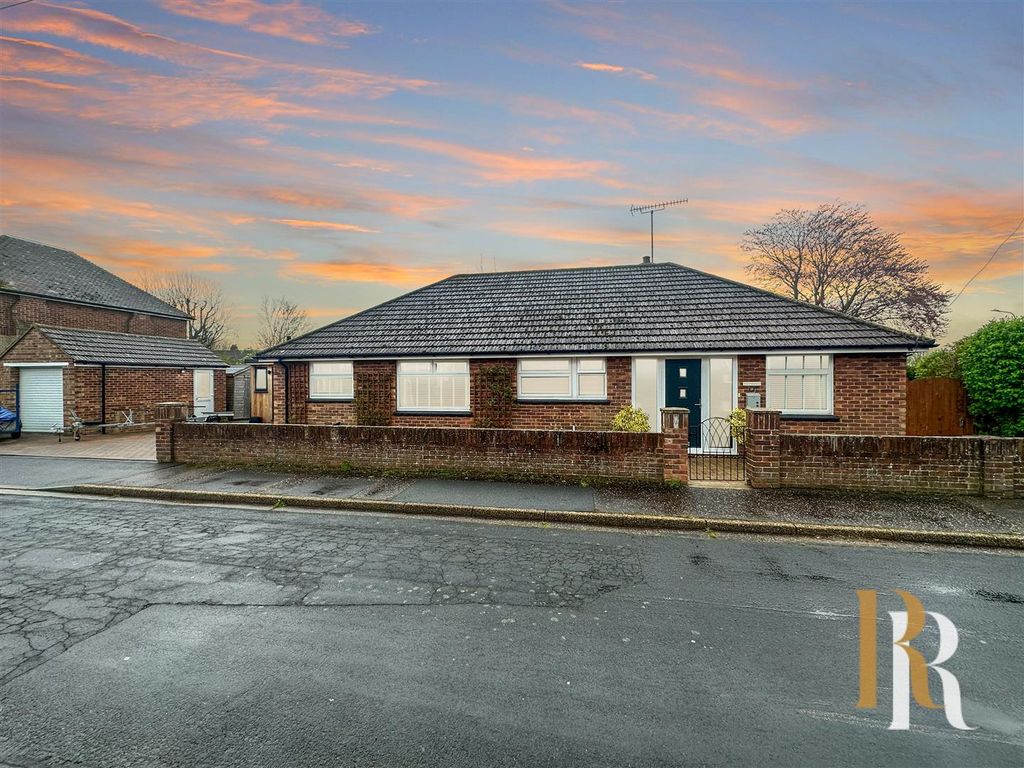 3 bed detached bungalow for sale in Newton Road, Dovercourt, Harwich