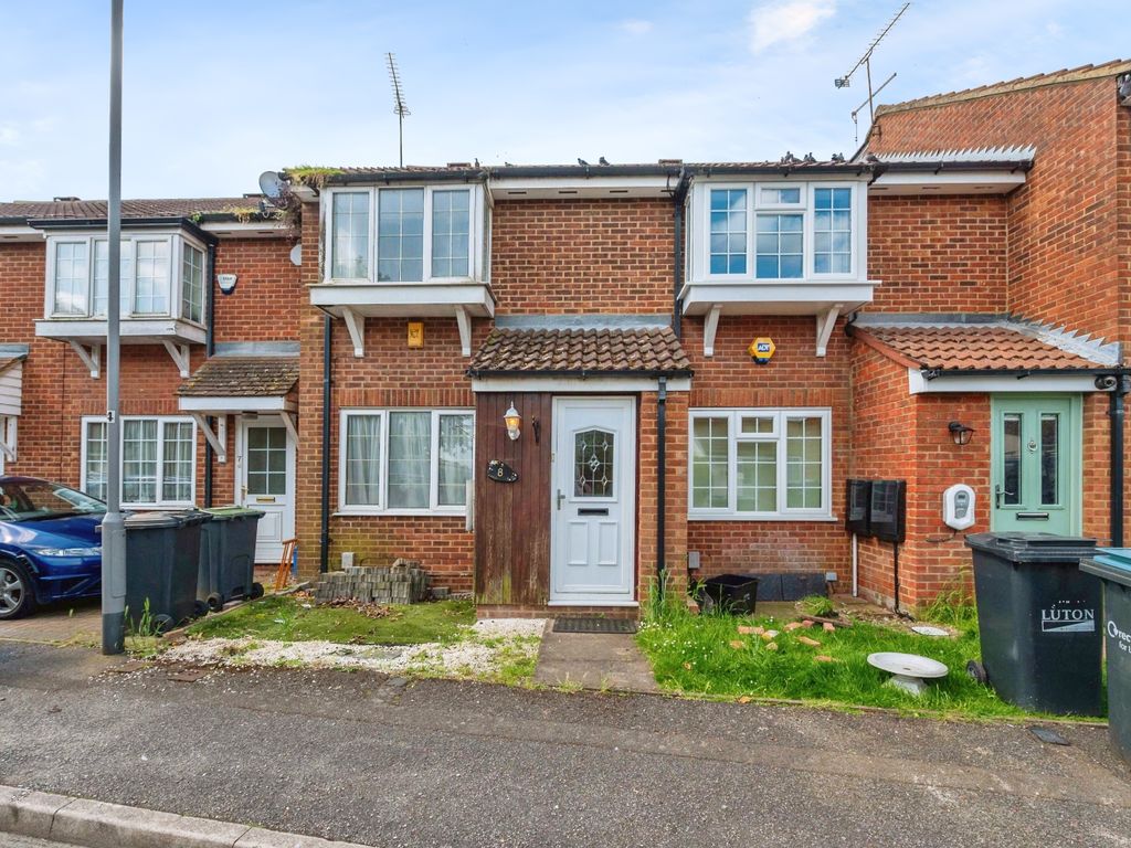 2 bed terraced house for sale in Malham Close, Luton, Bedfordshire LU4