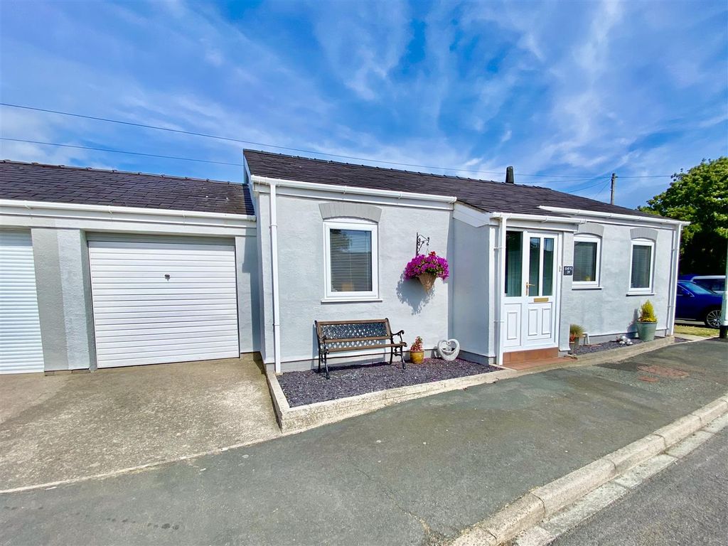 2 bed semidetached bungalow for sale in Llwyn Gwalch Estate, Morfa Nefyn, Pwllheli LL53 Zoopla