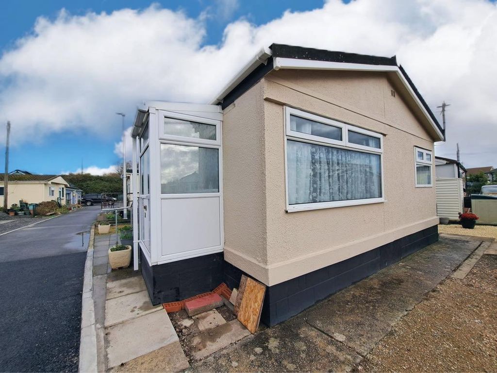2 bed mobile/park home for sale in Hutton Park, Hutton Moor Lane, West