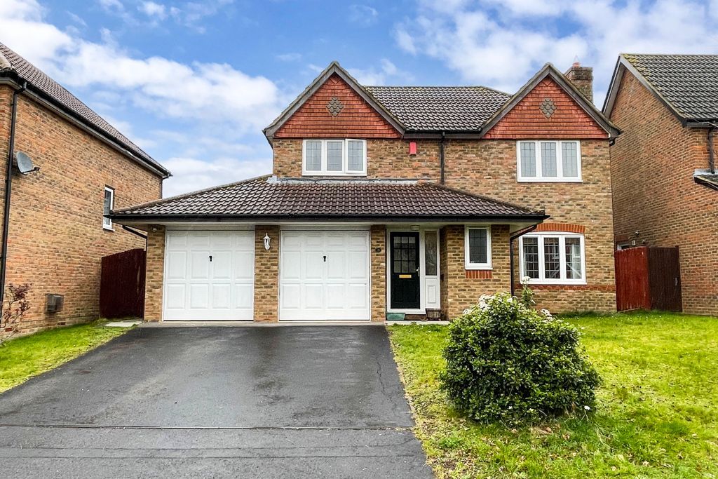 4 bed detached house for sale in Foxs Furlong, Chineham, Basingstoke