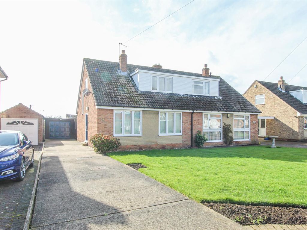 3 bed semidetached bungalow for sale in Lennox Drive, Lupset Park