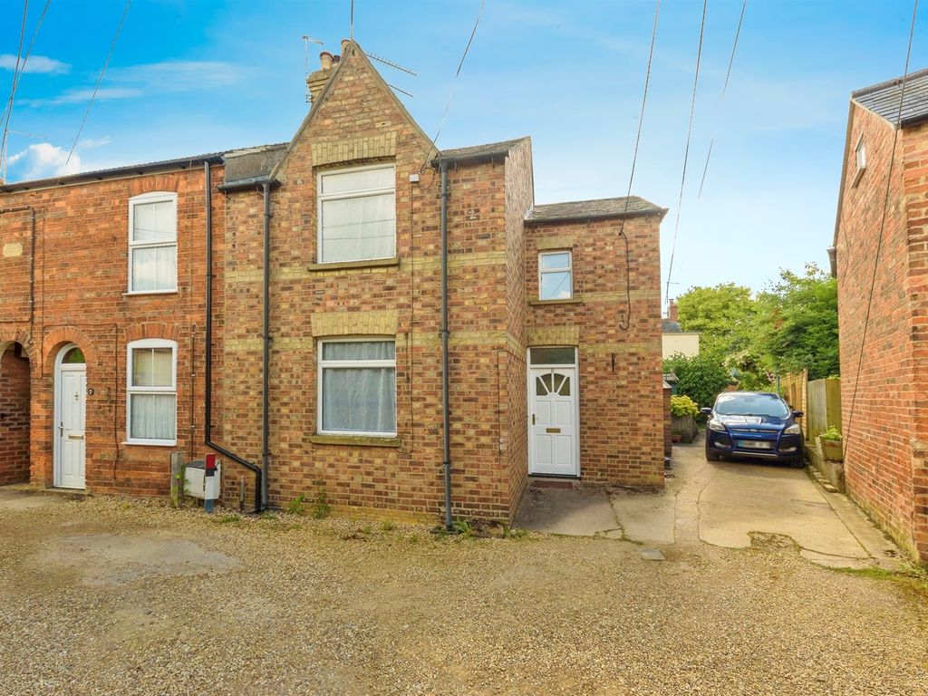 2 bed end terrace house for sale in Bassett Place, Oundle, Peterborough