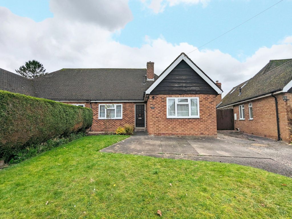3 bed semidetached bungalow for sale in Meadow Road, Wythall