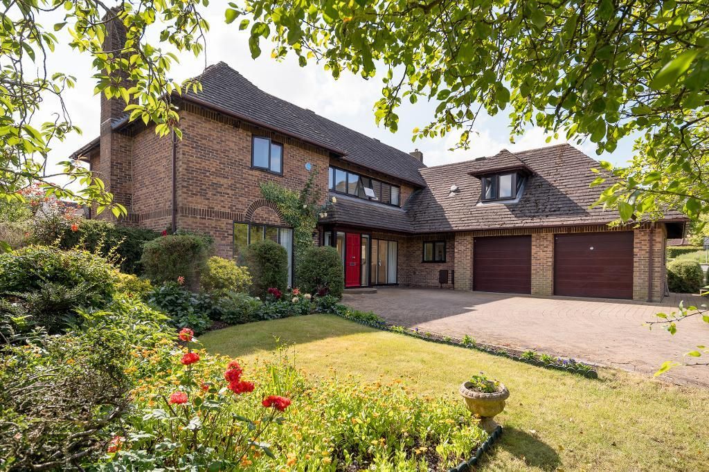 5 bed detached house for sale in Redland Drive, Loughton, Milton Keynes