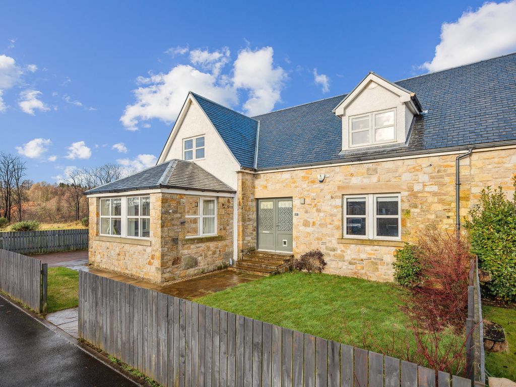 4 bed semidetached house for sale in Woodend Steading, Kilsyth, North