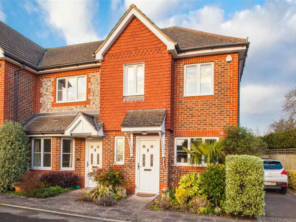 2 bed end terrace house to rent in Marsh Place, Reading RG8, £1,700 pcm