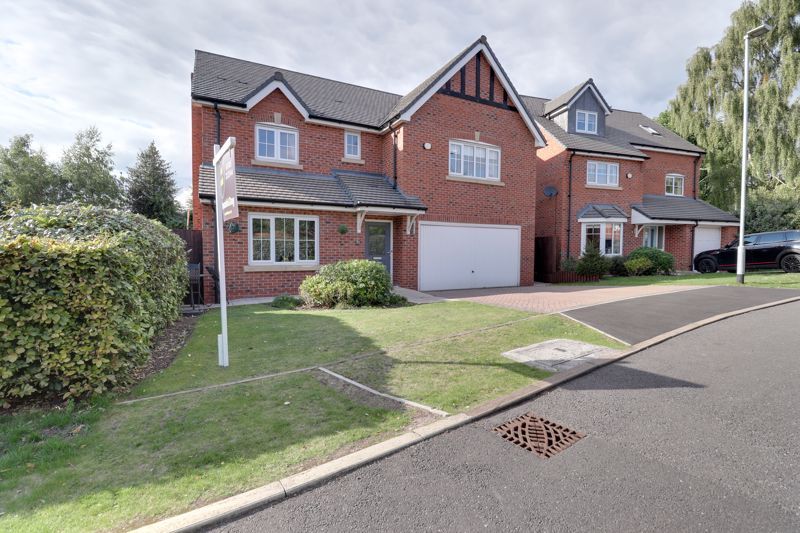 5 bed detached house for sale in Chandlers Way, Stone, Staffordshire