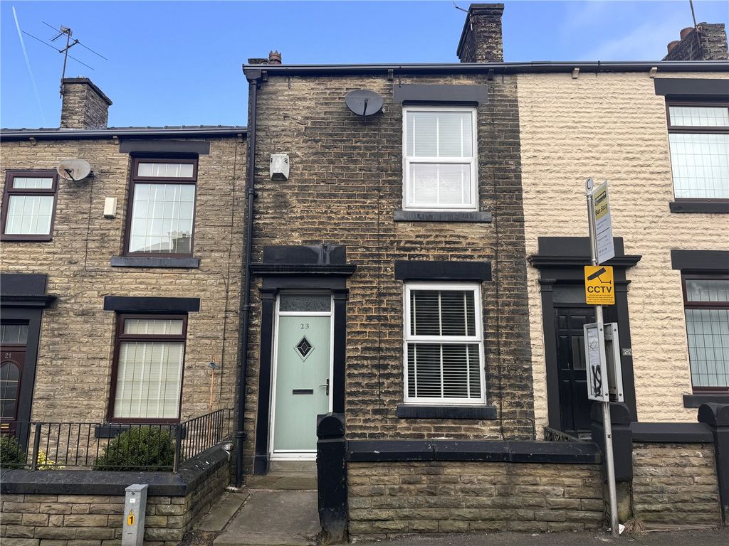2 bed terraced house to rent in Huddersfield Road, Newhey, Rochdale