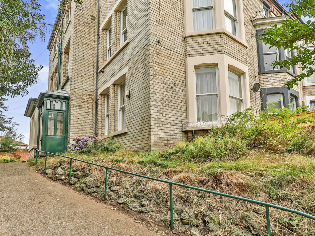 2 bed flat for sale in Westbourne Grove, Scarborough, North Yorkshire