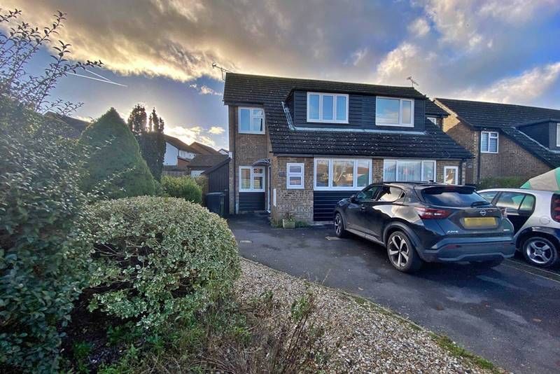 3 bed semidetached house for sale in Onslow Drive, Thame OX9, £475,000