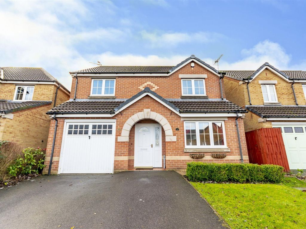4 bed detached house to rent in Roods Close, SuttonInAshfield NG17, £