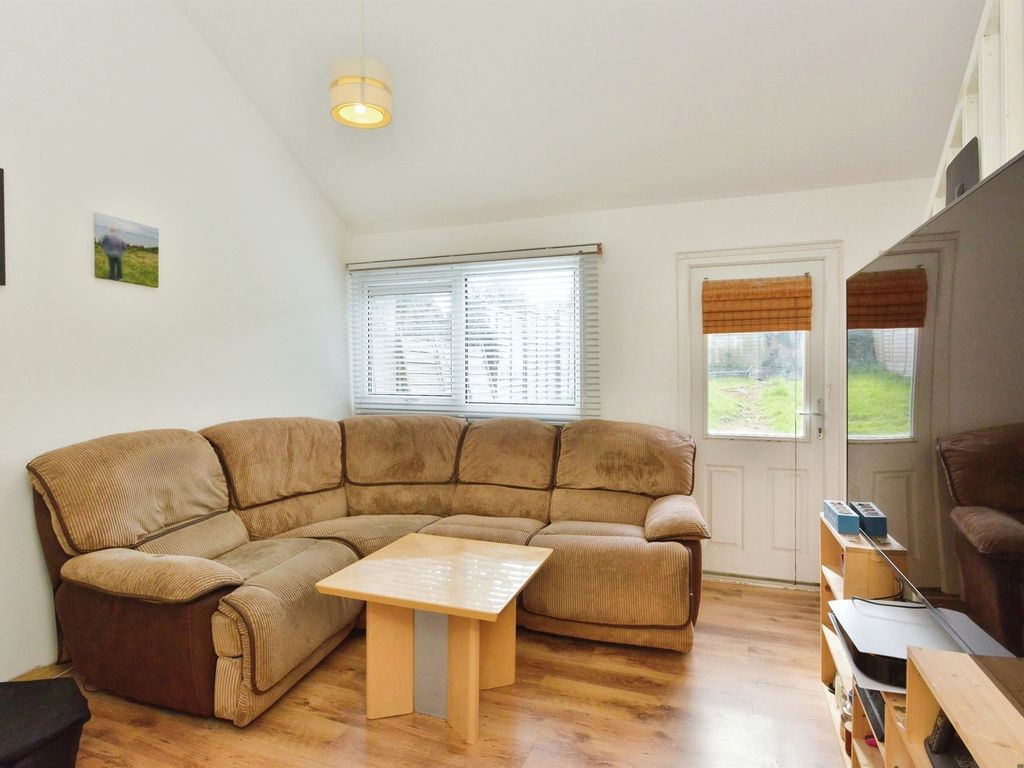 3 bed terraced house for sale in Kingsfold, Bradville, Milton Keynes