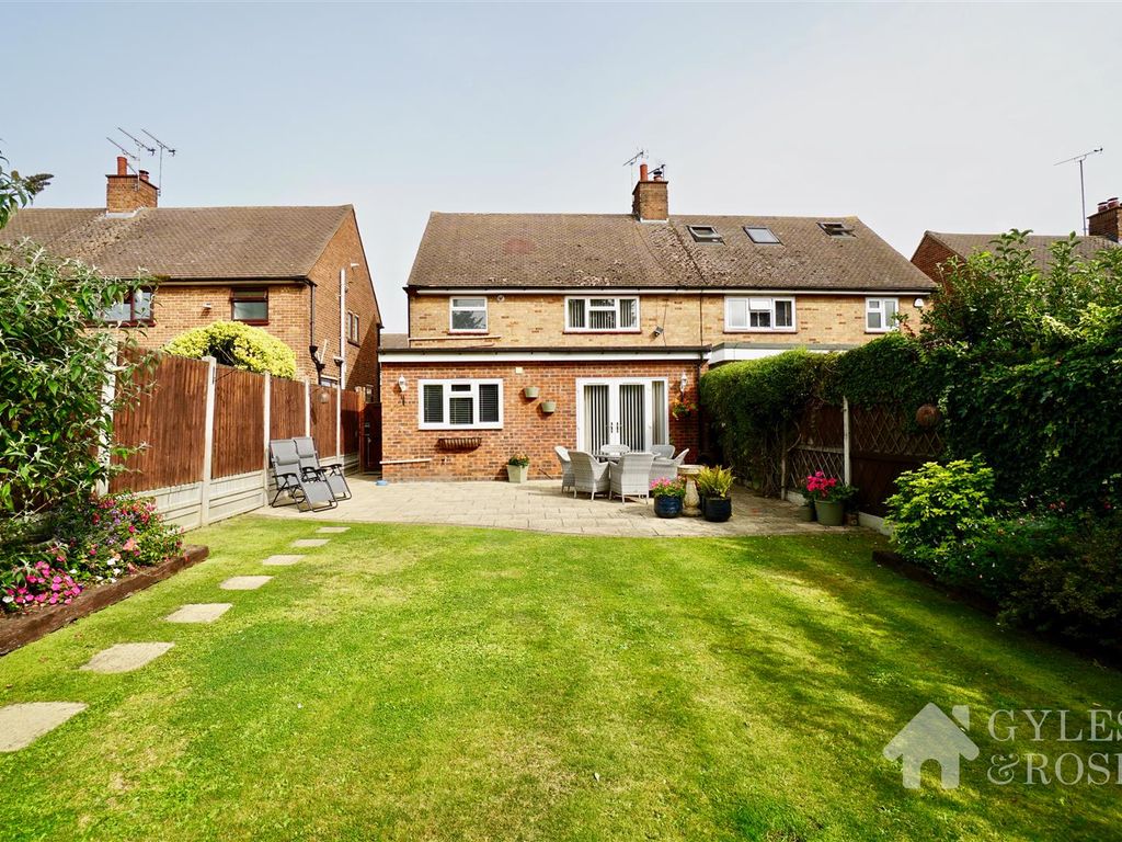 3 bed semidetached house for sale in Peel Road, Chelmsford CM2, £