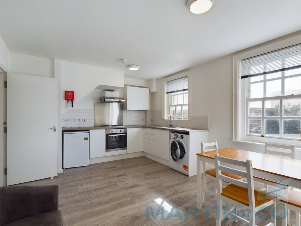 2 bed to rent in Marine Drive, Rottingdean, Brighton BN2, £