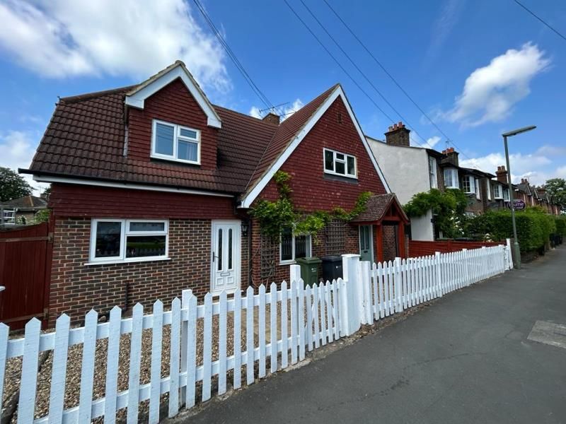 5 bed property to rent in Bellfields Road, Guildford GU1 Zoopla