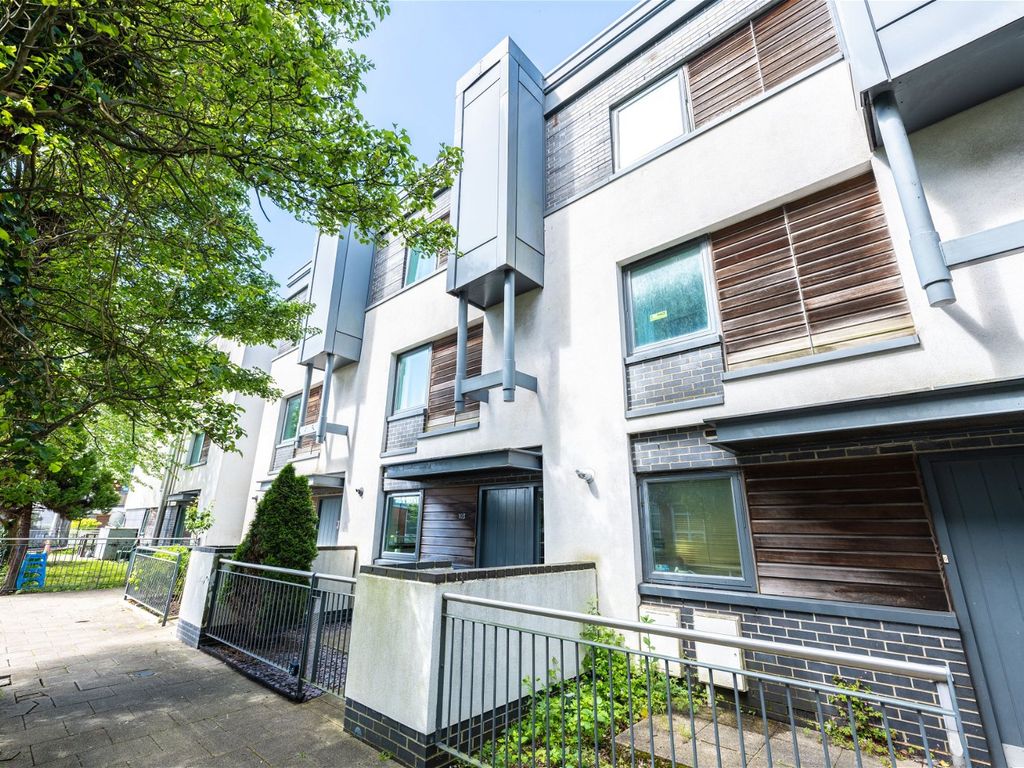 3 bed terraced house for sale in Andersons Road, Southampton SO14, £