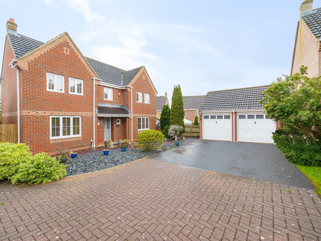 4 bed detached house for sale in Cuxhaven Way, Andover SP10, £565,000 Zoopla