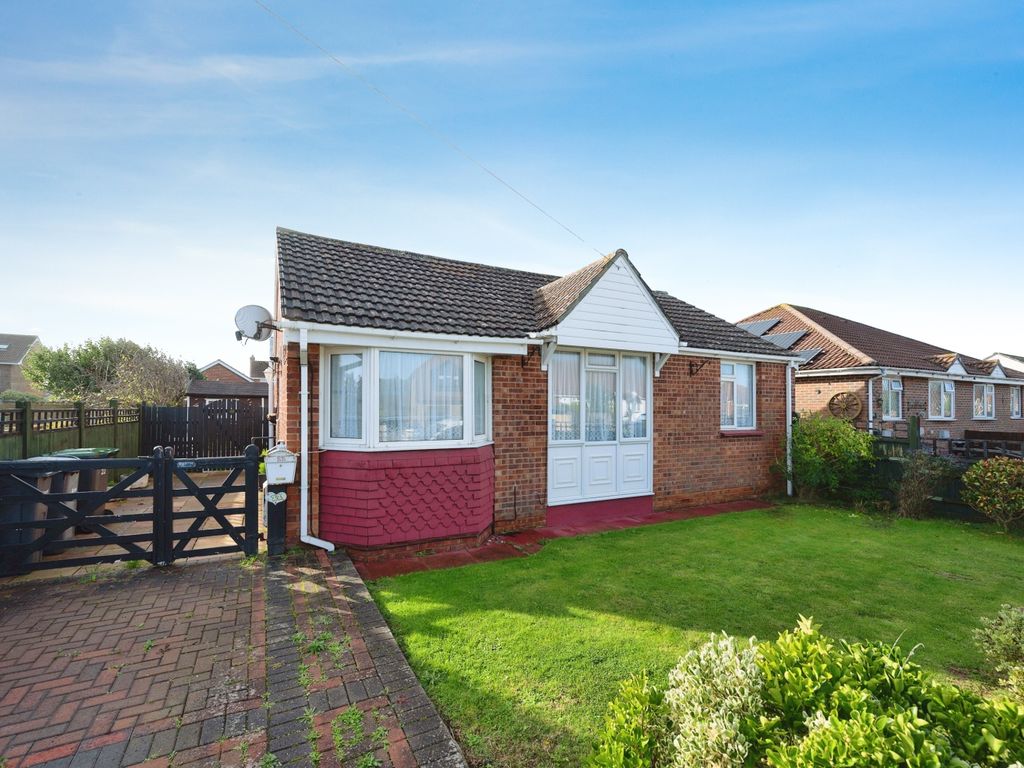 2 bed bungalow for sale in Wheatlands Avenue, Hayling Island, Hampshire