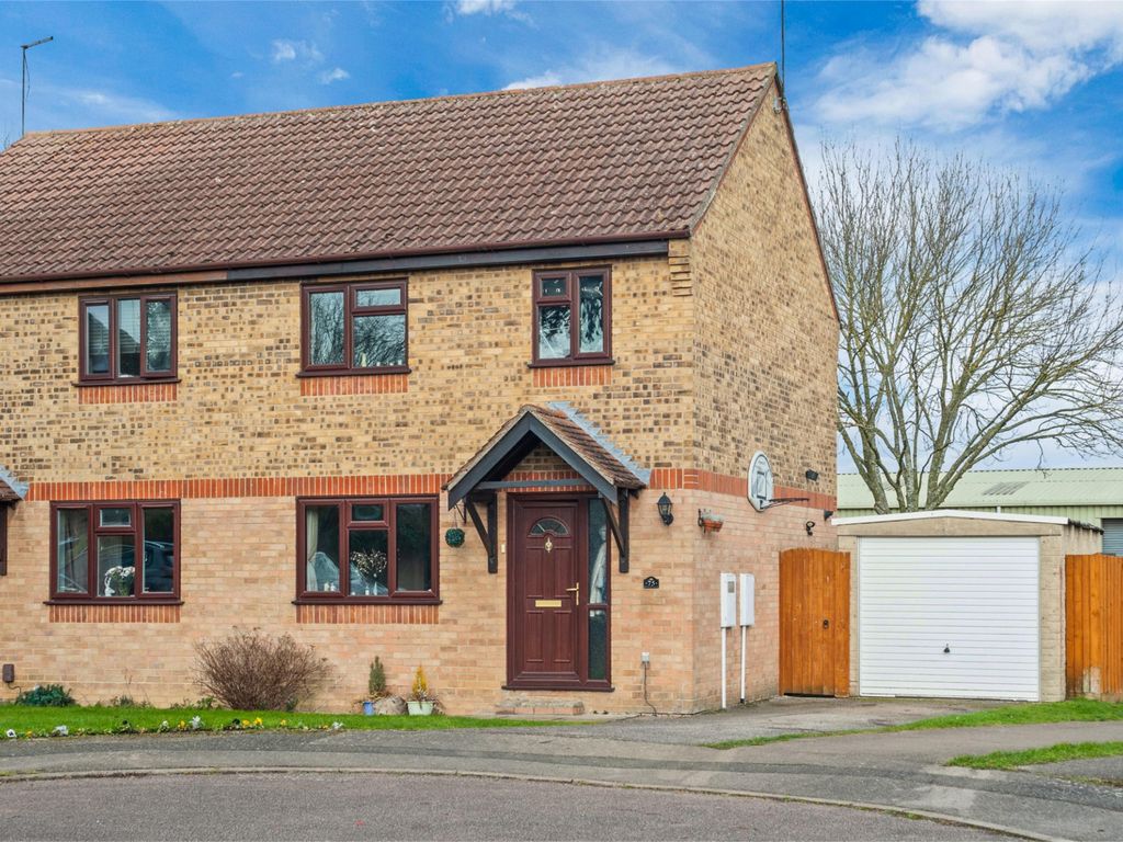 3 bed semi-detached house for sale in de-ferneus drive, raunds, northamptonshire nn9