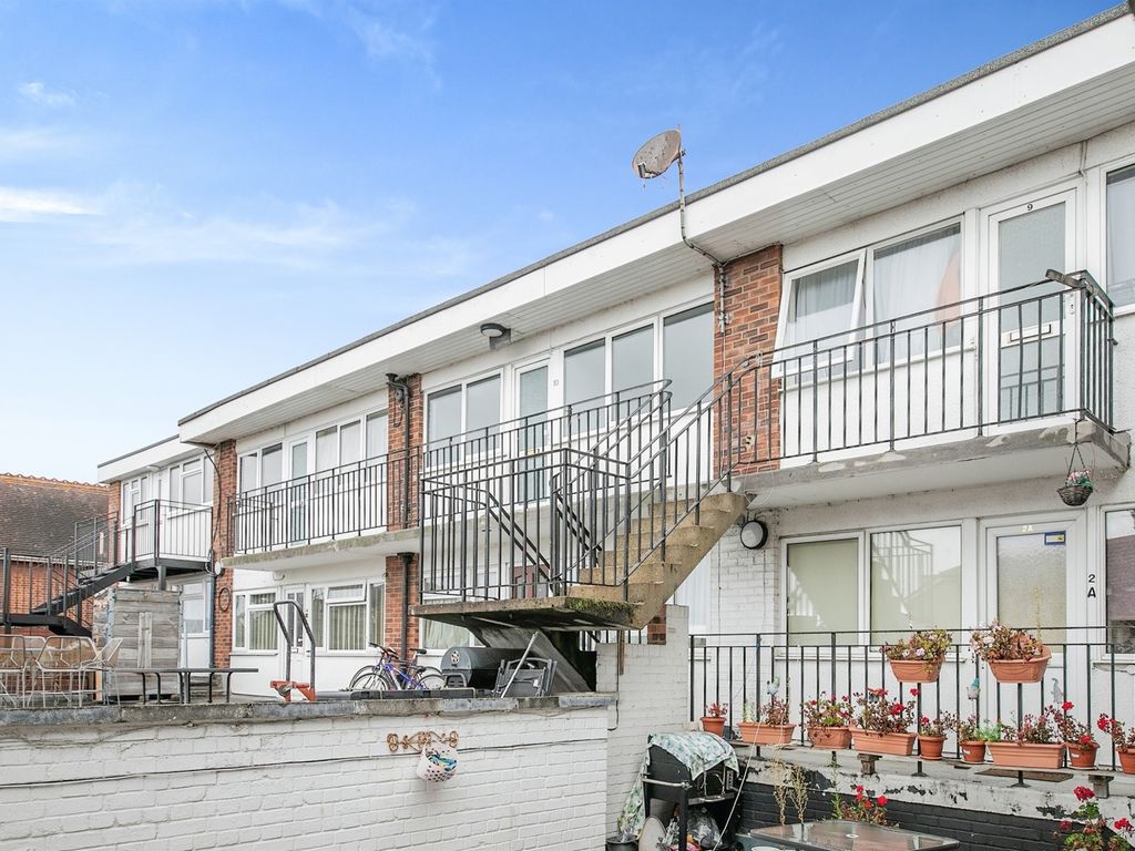 2 bed flat for sale in High Street, Dovercourt, Harwich CO12, £90,000