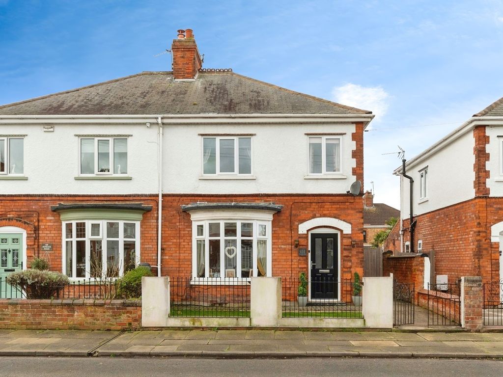 3 bed semidetached house for sale in Heneage Road, Grimsby DN32, £