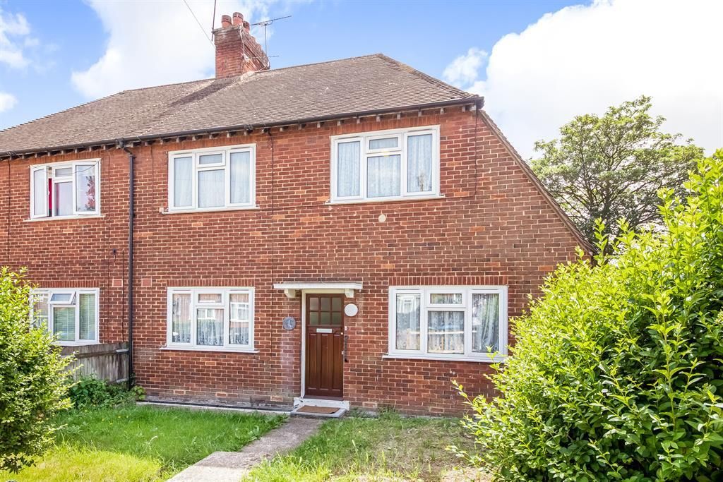 2 bed for sale in Horsa Road, Lee, London SE12, £300,000