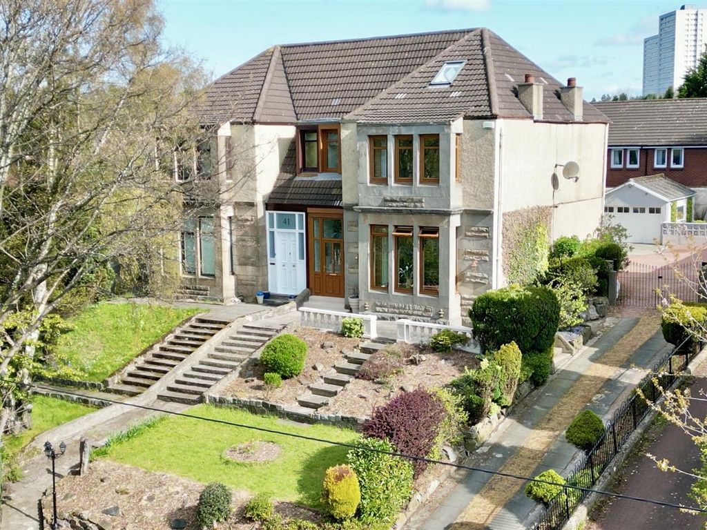 4 bed semidetached house for sale in Hamilton Road, Mount Vernon