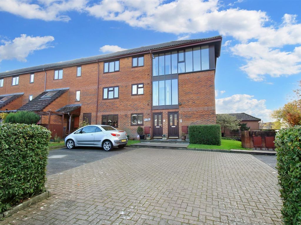 2 bed flat for sale in Swan Drive, Staverton, Trowbridge BA14 Zoopla