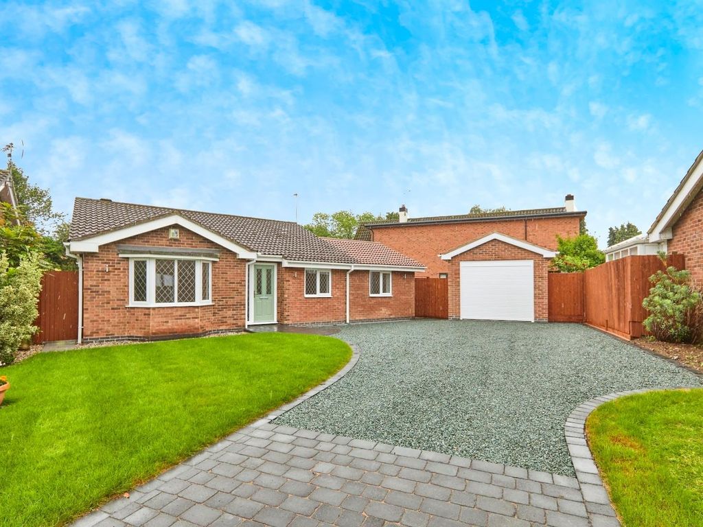 3 bed detached bungalow for sale in Selwyn Close, Alrewas, BurtonOn