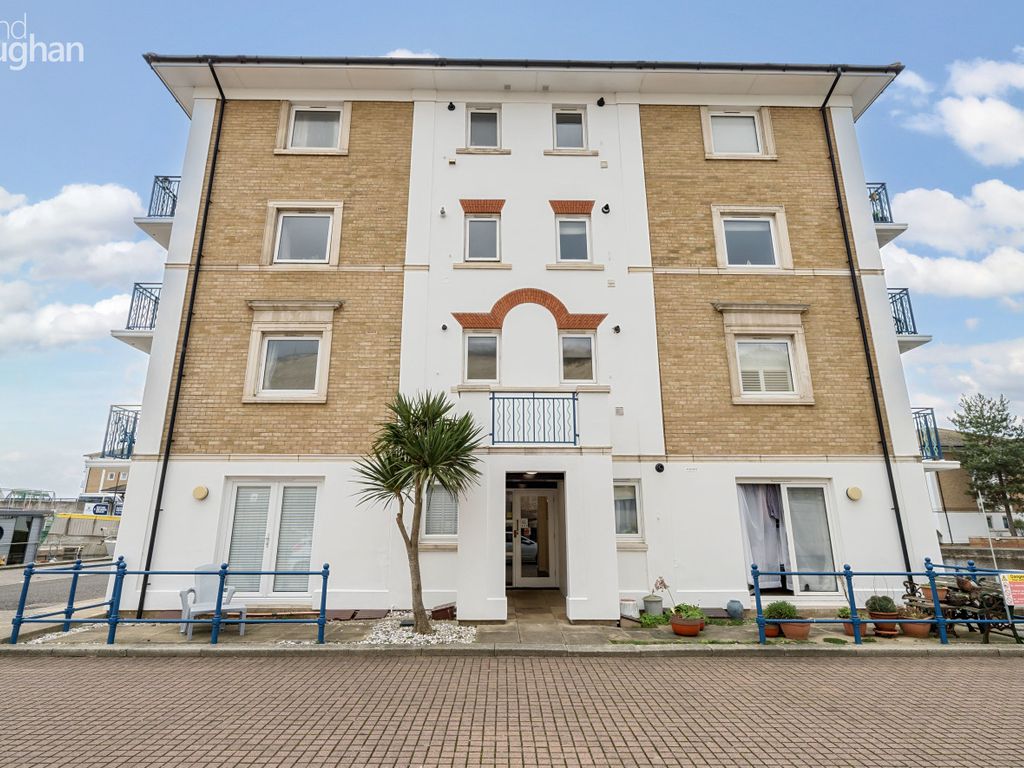 2 bed flat to rent in St. Vincents Court, The Strand, Brighton BN2, £