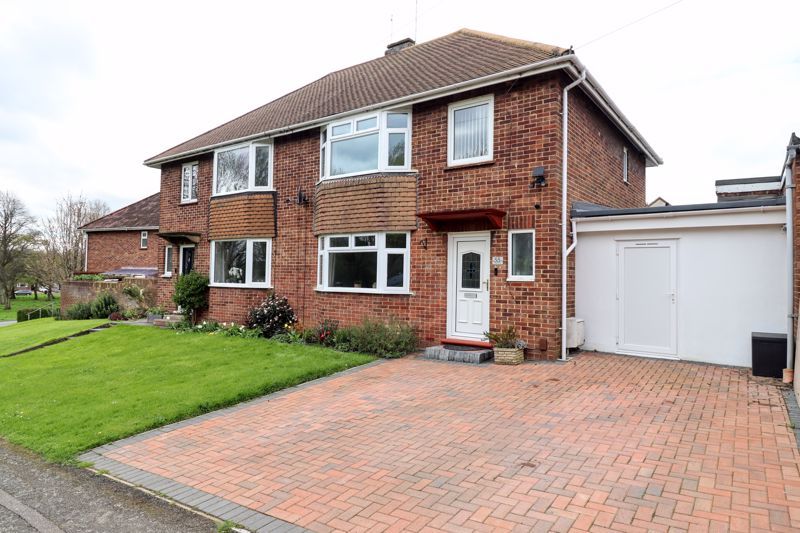 3 bed semidetached house for sale in Pinewood Drive, Bletchley, Milton