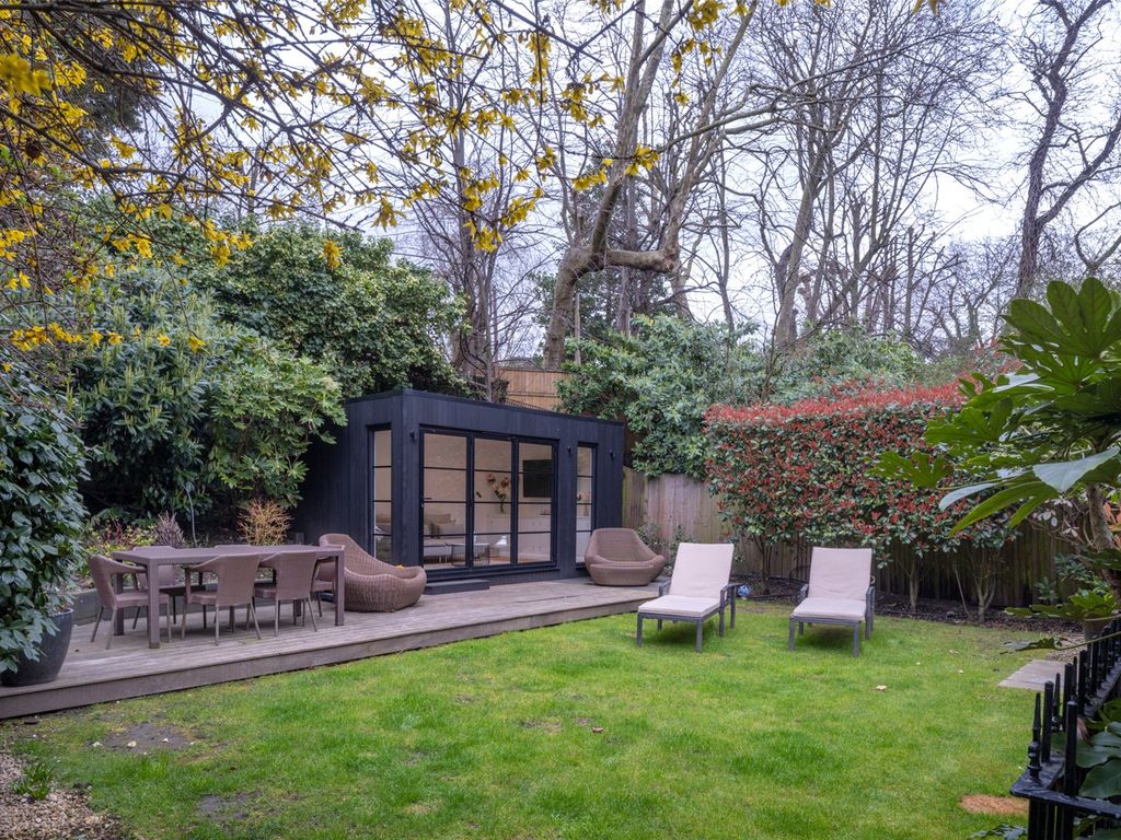 3 bed flat for sale in Bracknell Gardens, London NW3 Zoopla