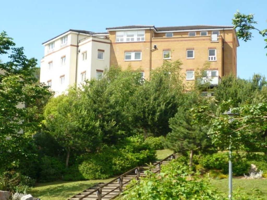 2 bed flat to rent in Woodacre, Portishead, Bristol BS20, £1,200 pcm