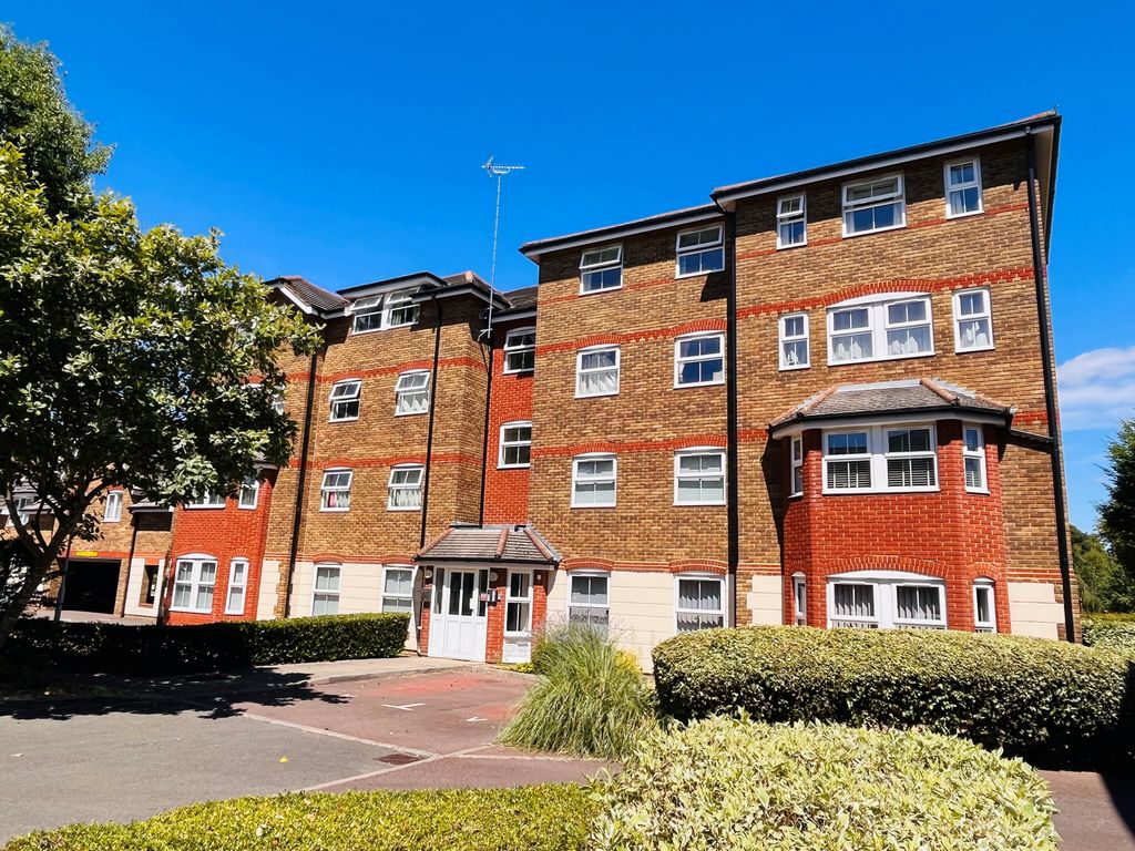 2 bed flat to rent in Wingate Court, Aldershot GU11 Zoopla