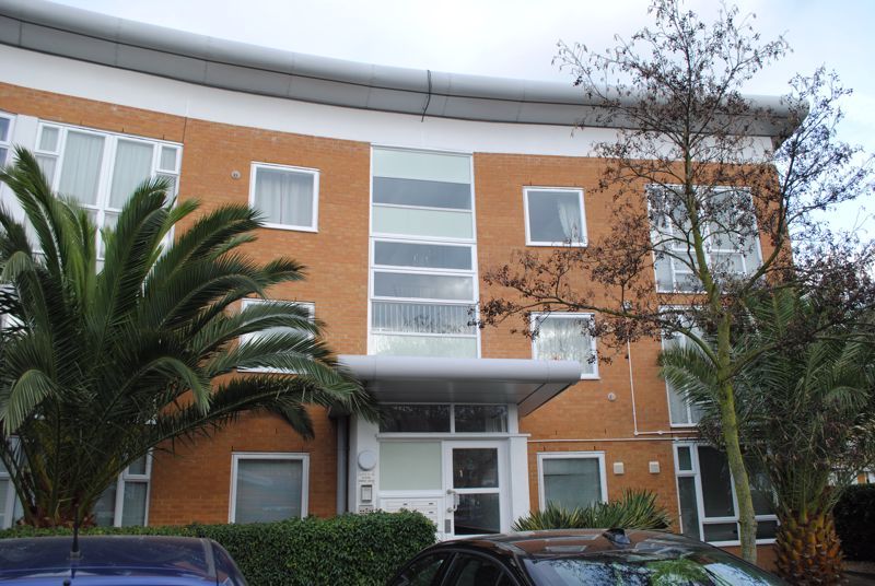 1 bed flat to rent in Grimsby Grove, London E16, £1,400 pcm Zoopla