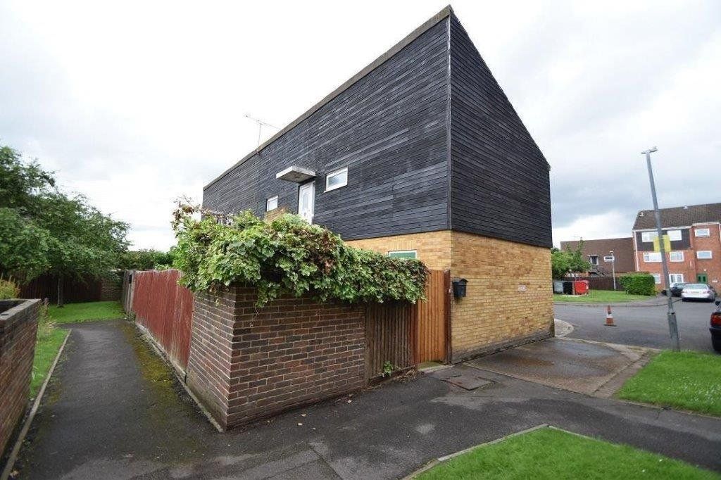 1 bed for sale in Rochfords Gardens, Slough, Berkshire SL2