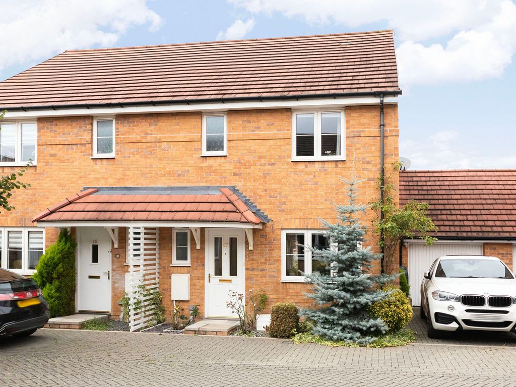 3 bed semidetached house for sale in Elm Park, Didcot OX11, £380,000