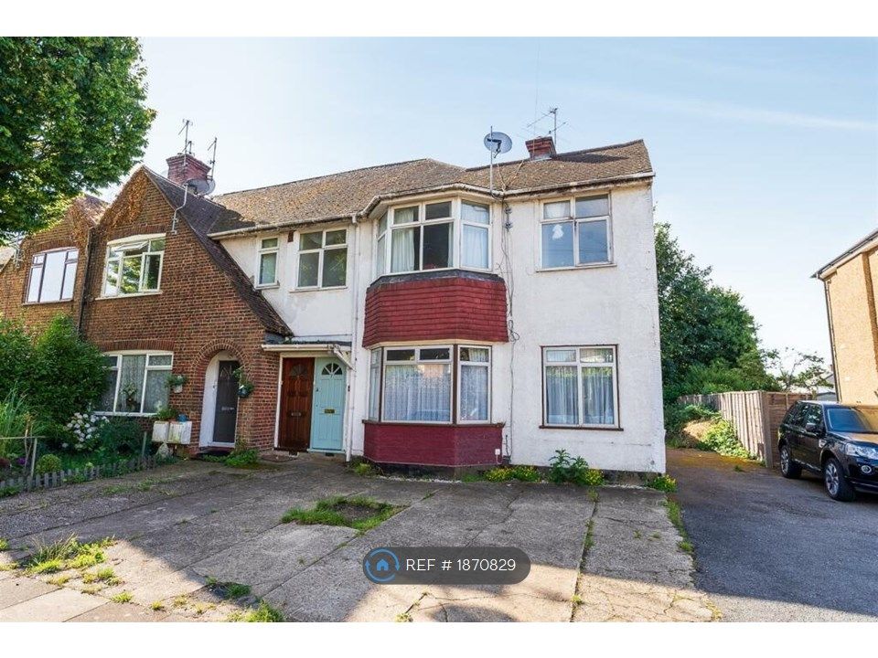 3 bed flat to rent in Drayton Gardens, West Drayton UB7, £1,500 pcm