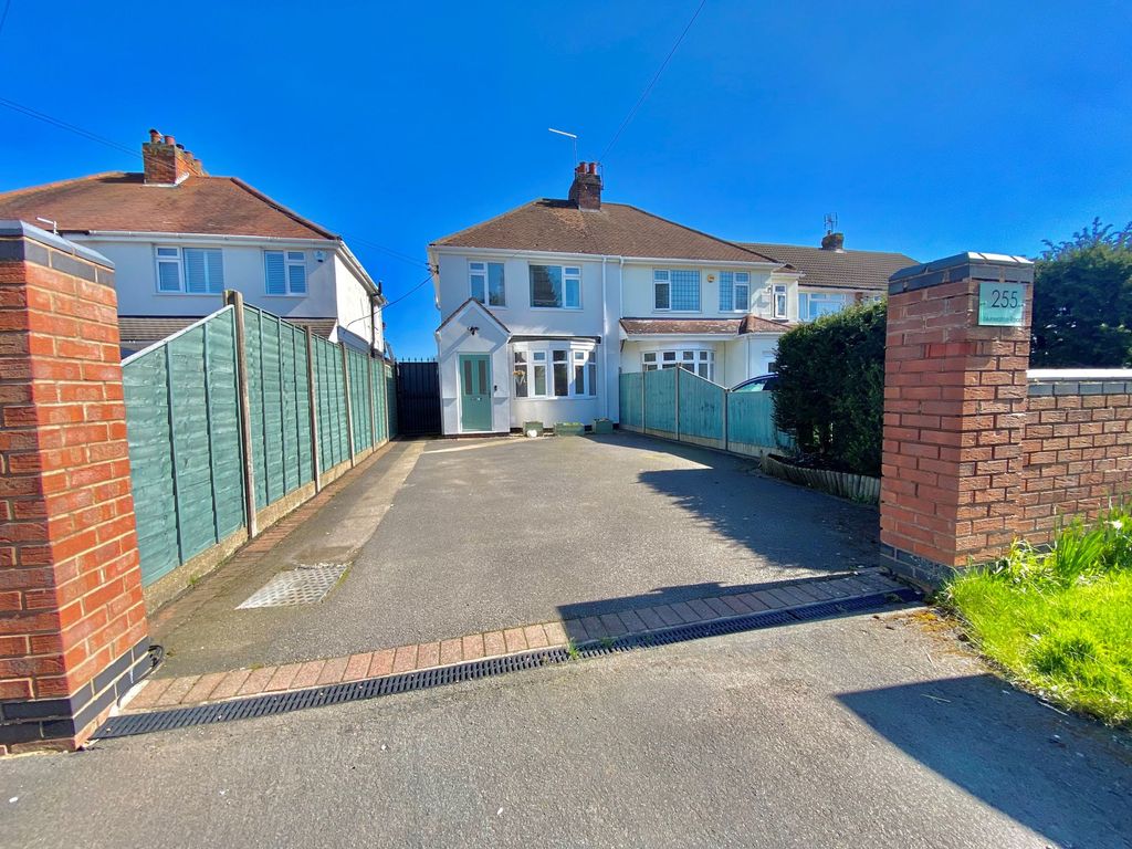 4 bed semidetached house for sale in Nuneaton Road, Bulkington CV12