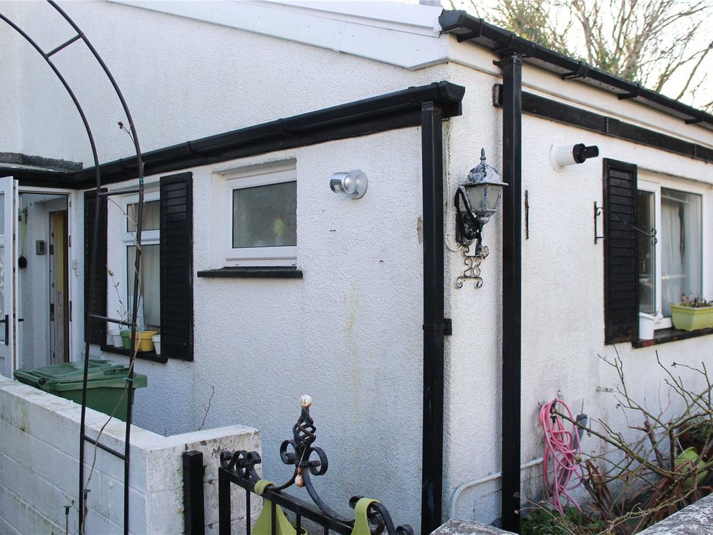 3 bed end terrace house for sale in Wimblewood Close, West Cross