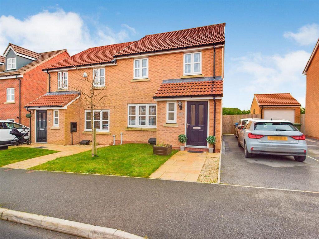 3 bed semidetached house for sale in Armistice Park, Driffield YO25