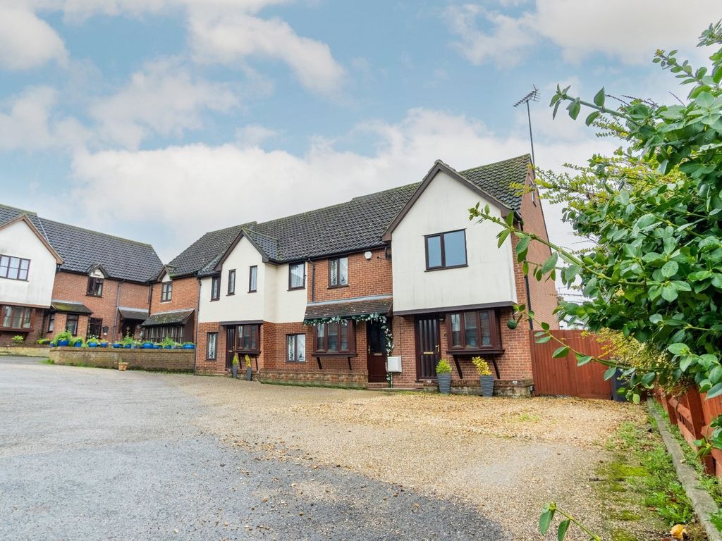 2 bed end terrace house to rent in Stoney Place, Stansted CM24 Zoopla