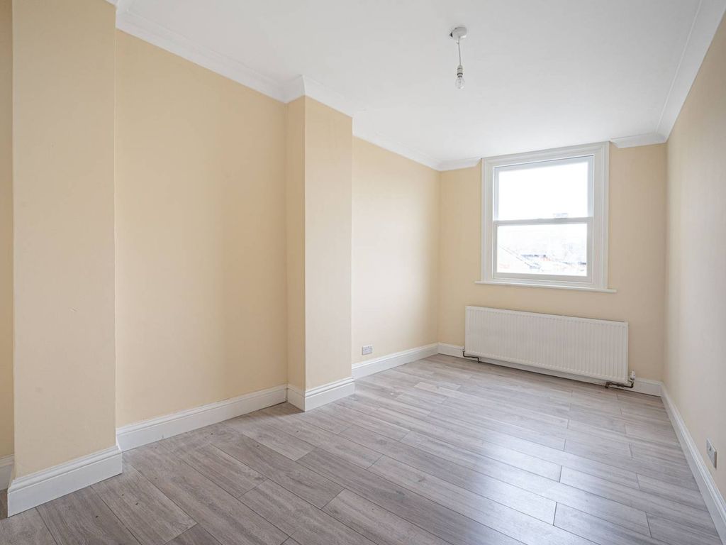 2 bed flat to rent in Station Road, New EN5 Zoopla