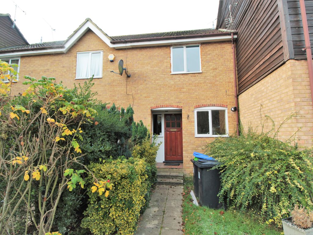 2 bed terraced house to rent in Dunfee Way, West Byfleet KT14, £1,350