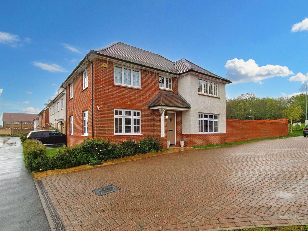 4 bed detached house for sale in Sellars Way, Basildon SS15, £600,000
