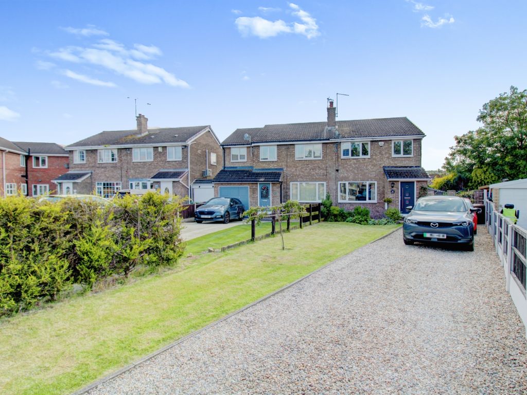3 bed semidetached house for sale in Clayton View, South Kirkby