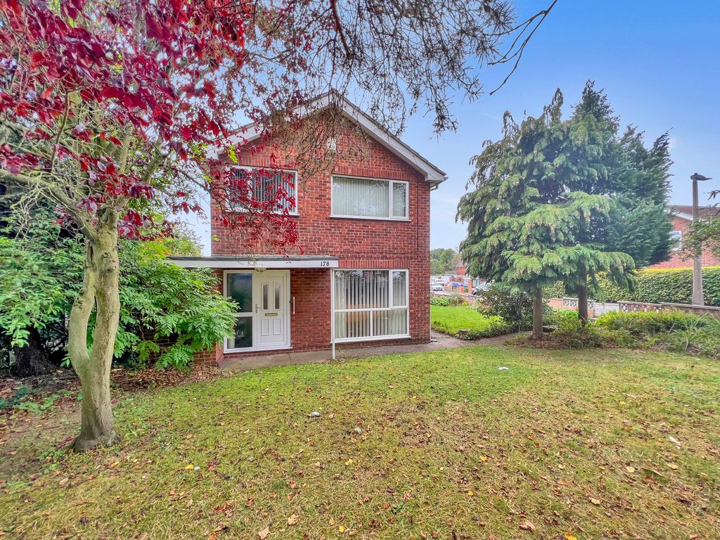 3 bed detached house for sale in Harlaxton Road, Grantham NG31, £